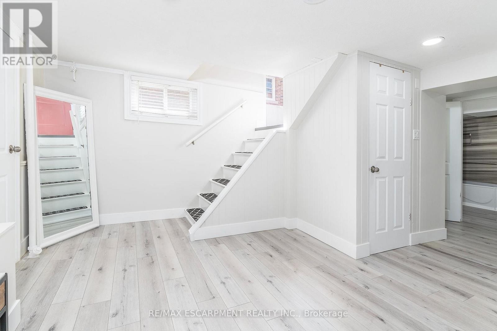 98 Duncombe Drive, Hamilton, ON