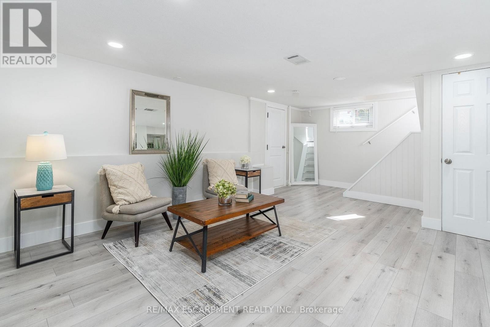 98 Duncombe Drive, Hamilton, ON