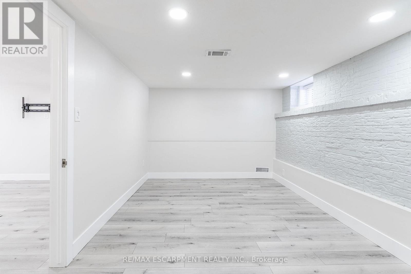 98 Duncombe Drive, Hamilton, ON