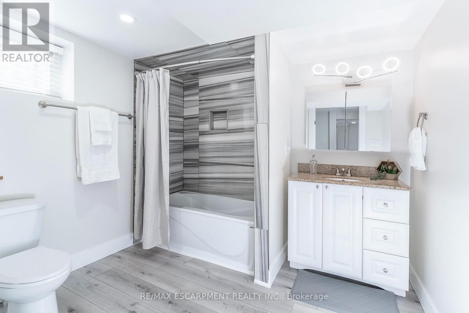 98 Duncombe Drive, Hamilton, ON
