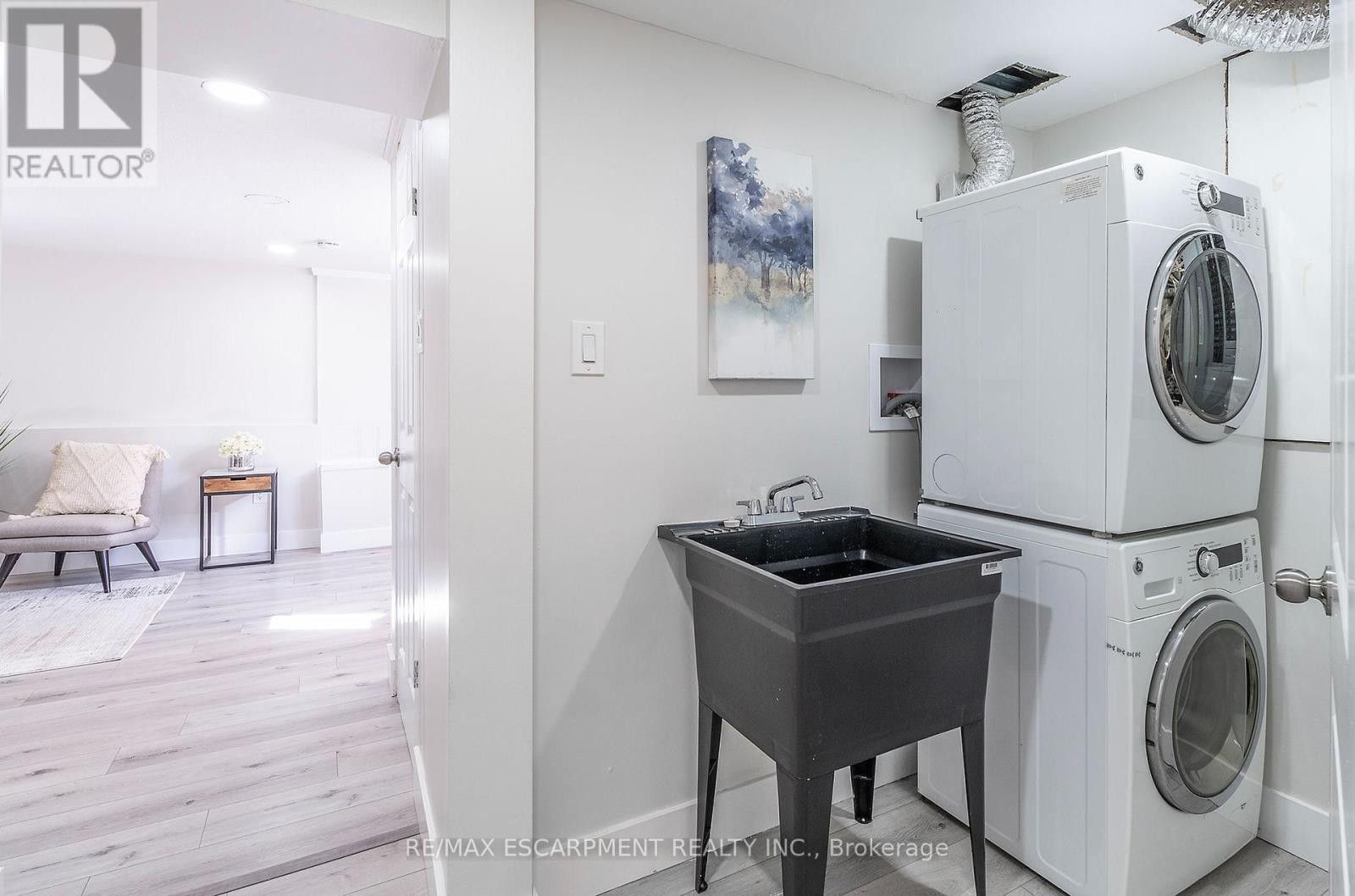 98 Duncombe Drive, Hamilton, ON