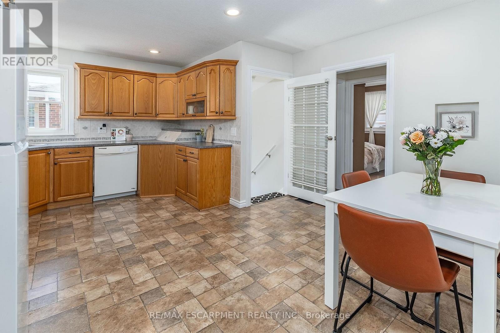 98 Duncombe Drive, Hamilton, ON