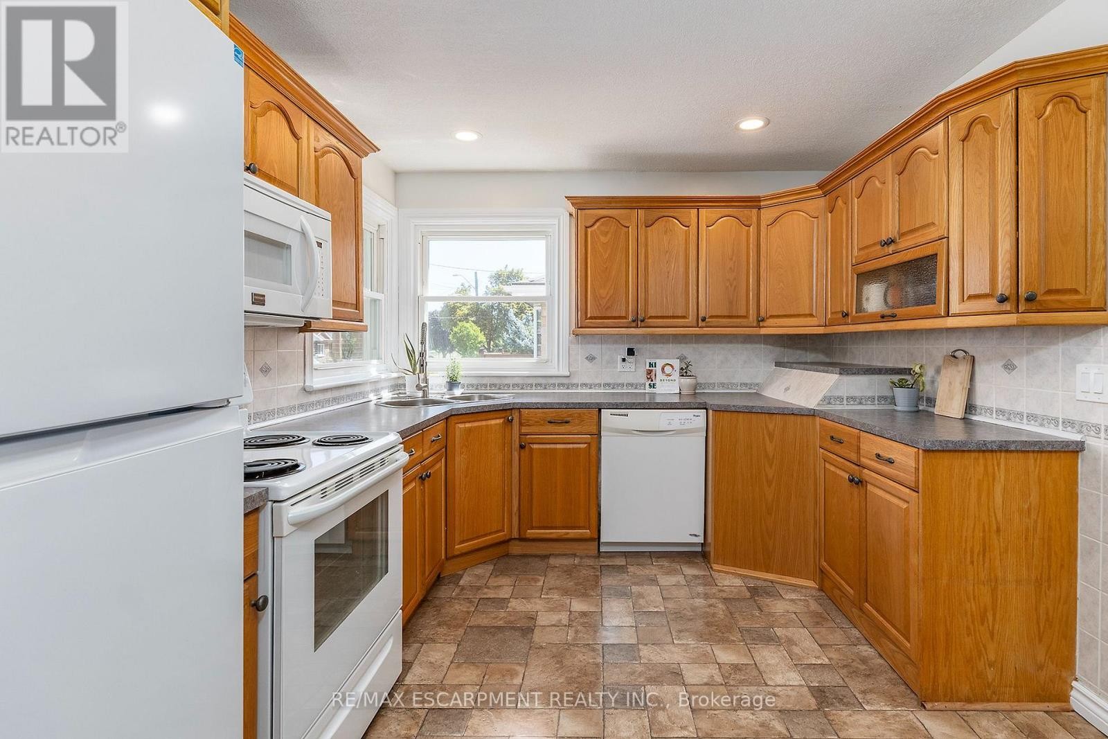98 Duncombe Drive, Hamilton, ON