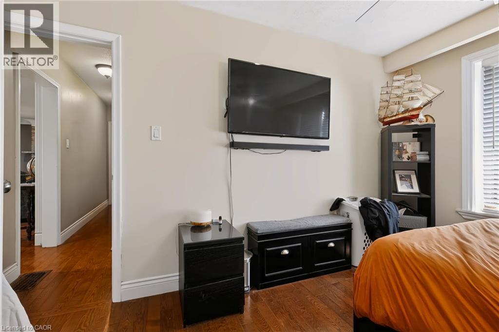 Hardwood flooring throughout, neutral wall paint, and white trim - 1046 Shepherds Drive, Burlington, ON