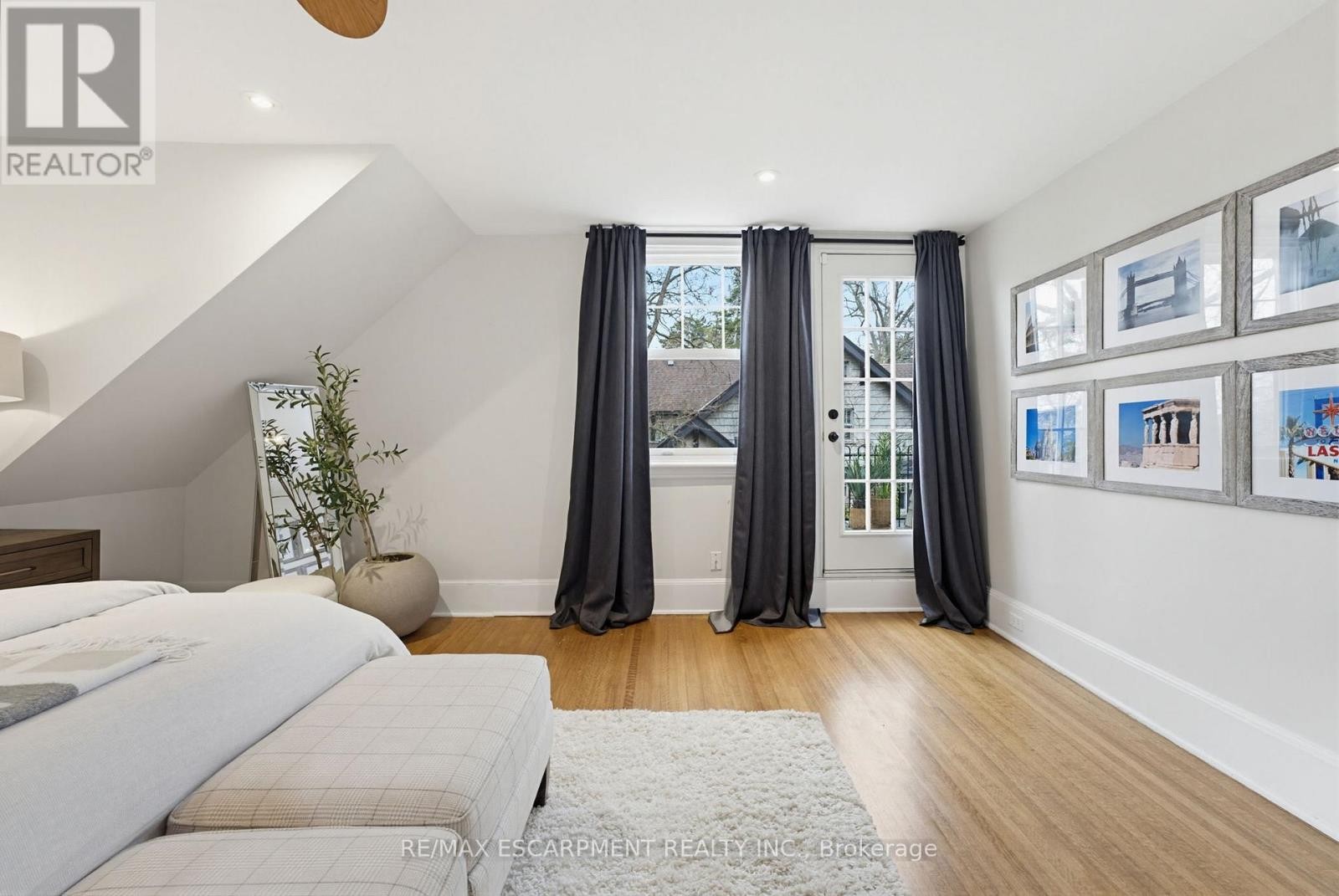 3083 Lakeshore Road, Burlington, ON