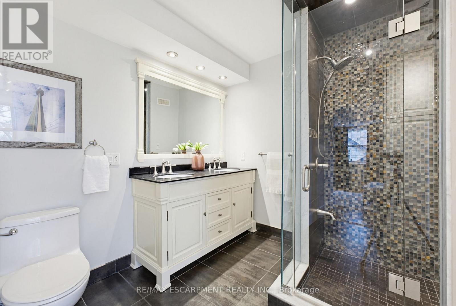 3083 Lakeshore Road, Burlington, ON