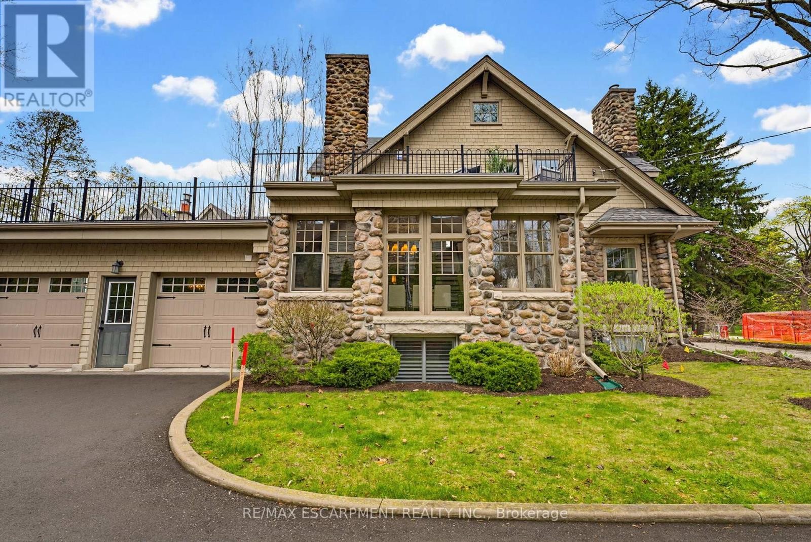 3083 Lakeshore Road, Burlington, ON