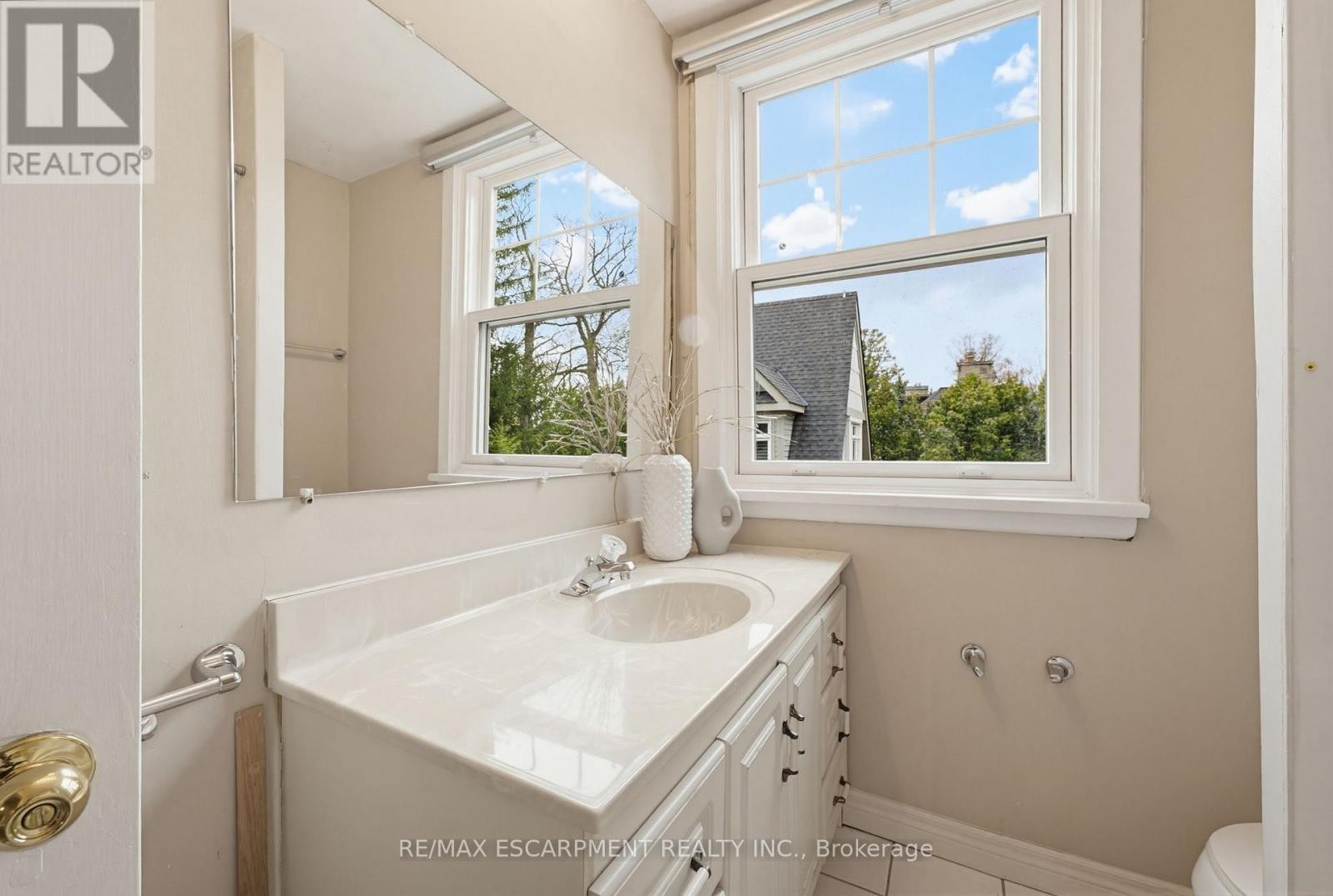 3083 Lakeshore Road, Burlington, ON