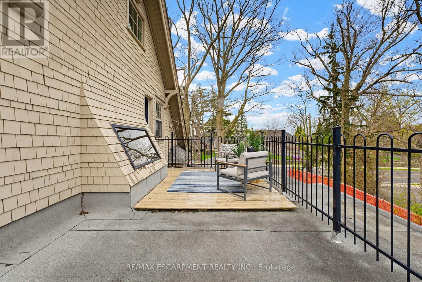 3083 Lakeshore Road, Burlington, ON