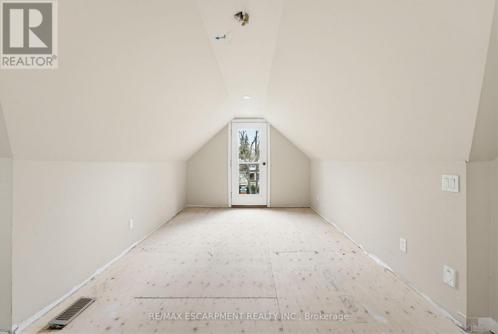 3083 Lakeshore Road, Burlington, ON