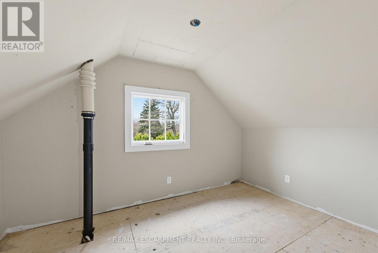 3083 Lakeshore Road, Burlington, ON