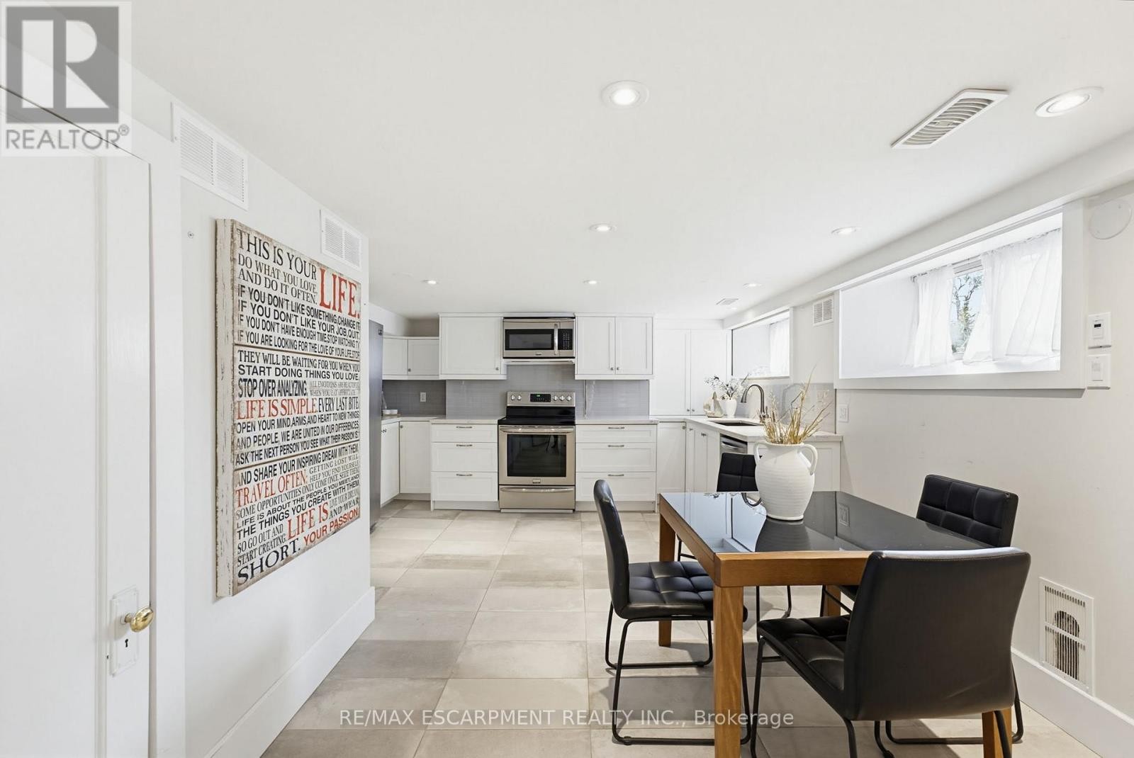 3083 Lakeshore Road, Burlington, ON