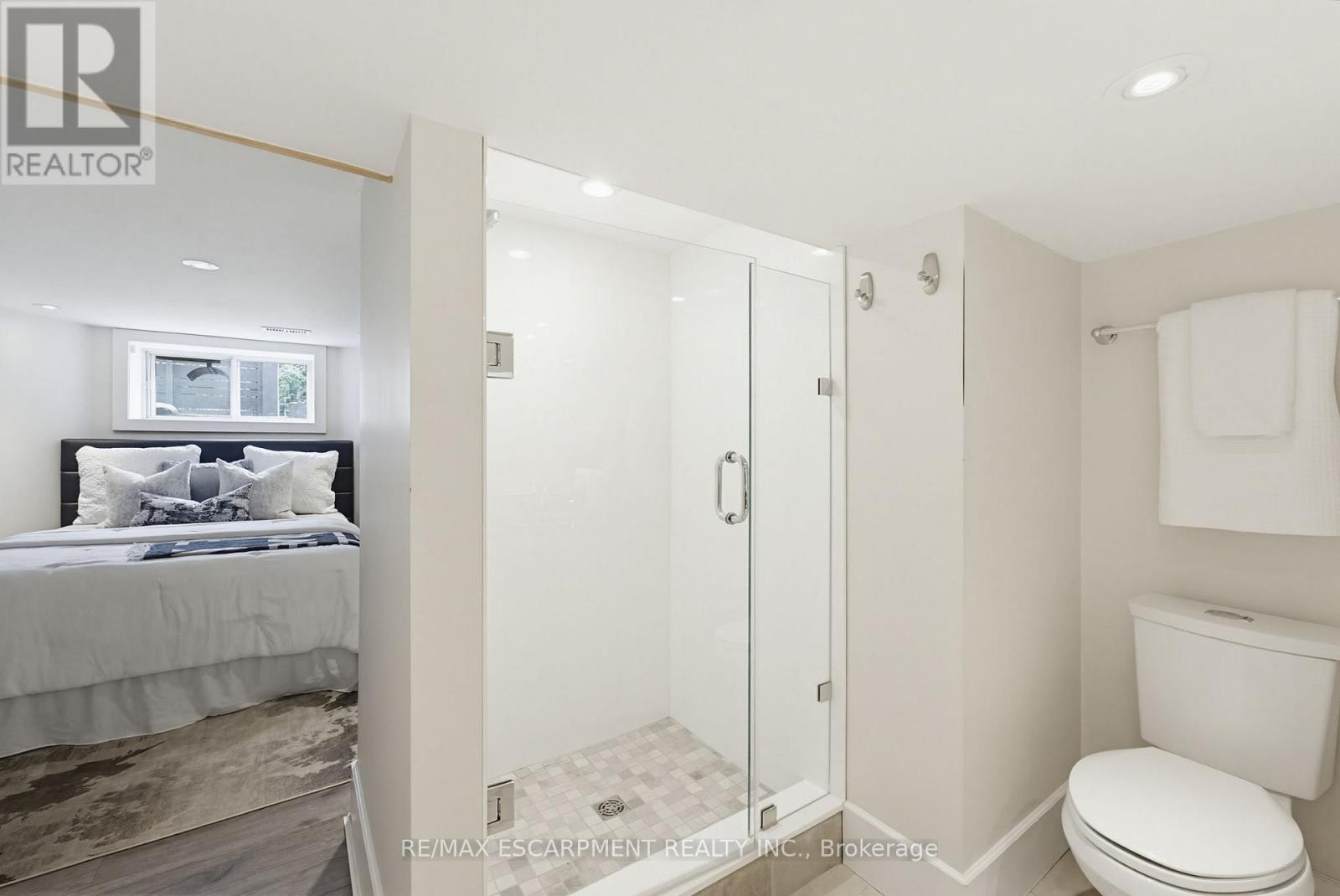 3083 Lakeshore Road, Burlington, ON