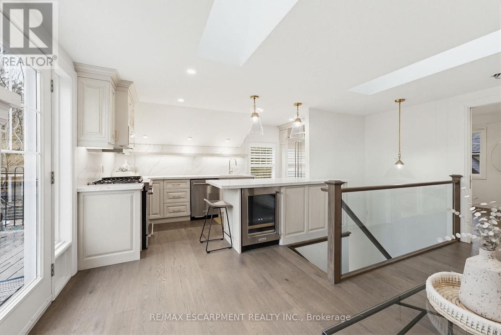 3083 Lakeshore Road, Burlington, ON