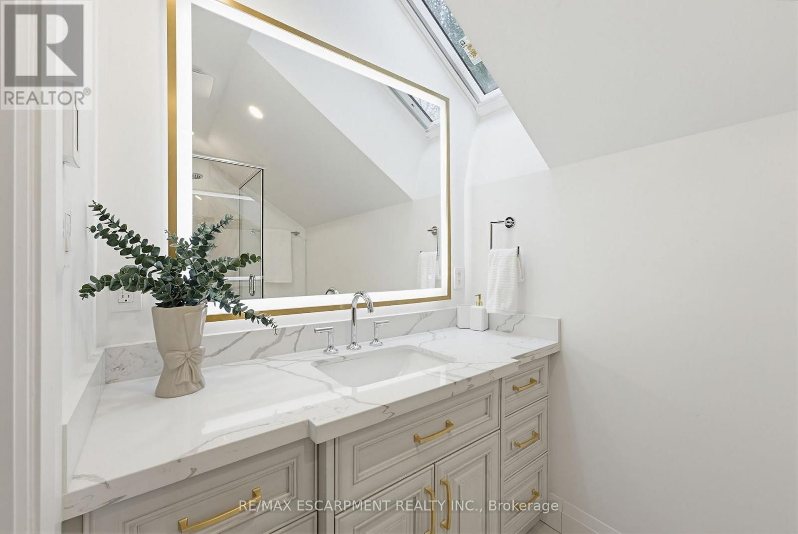 3083 Lakeshore Road, Burlington, ON