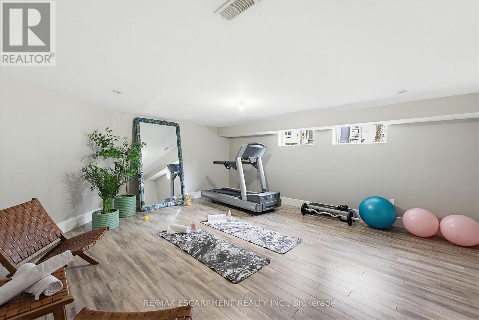 3083 Lakeshore Road, Burlington, ON
