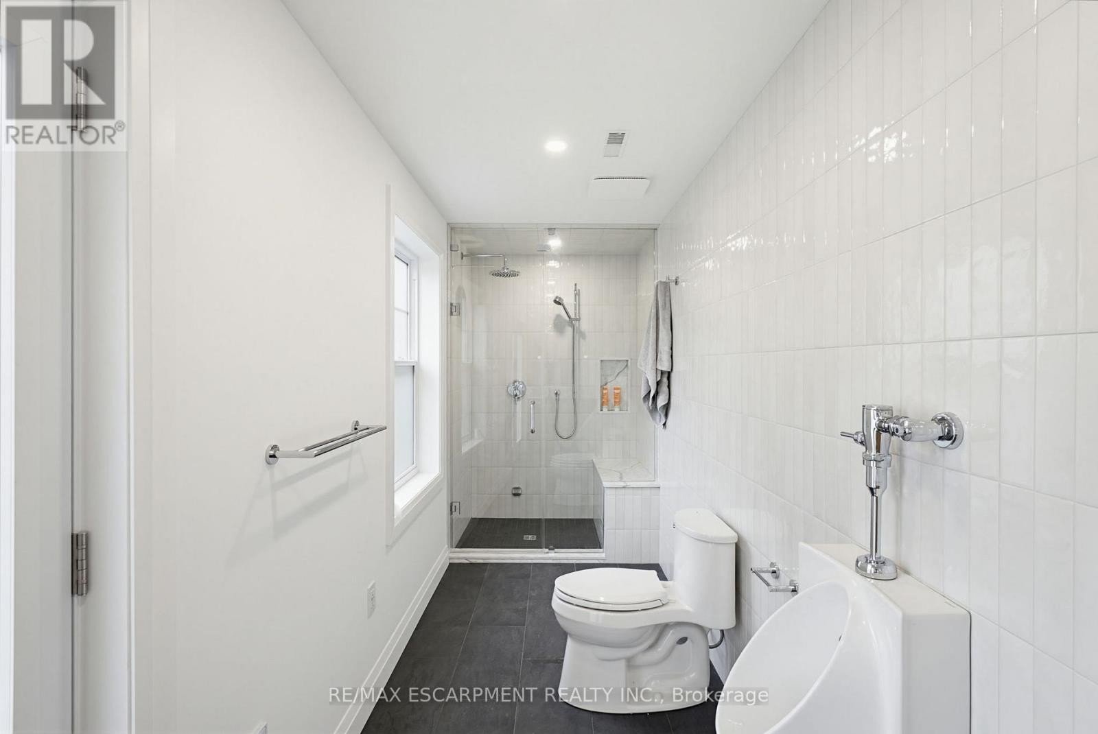 3083 Lakeshore Road, Burlington, ON