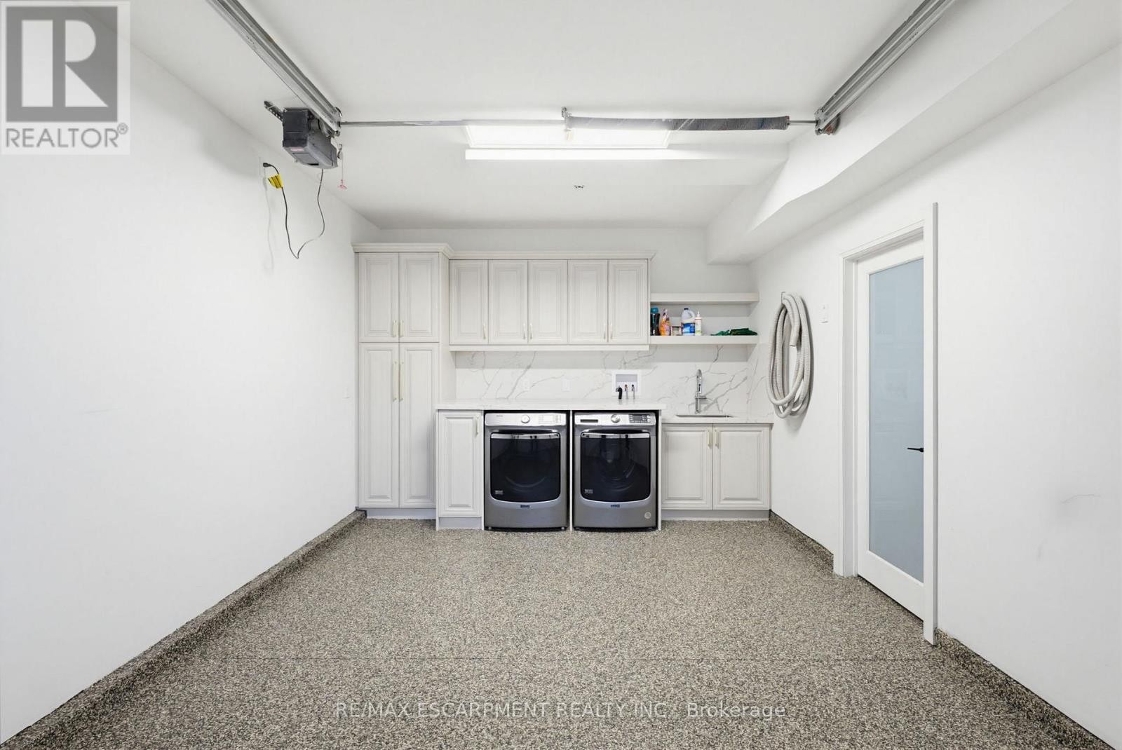 3083 Lakeshore Road, Burlington, ON