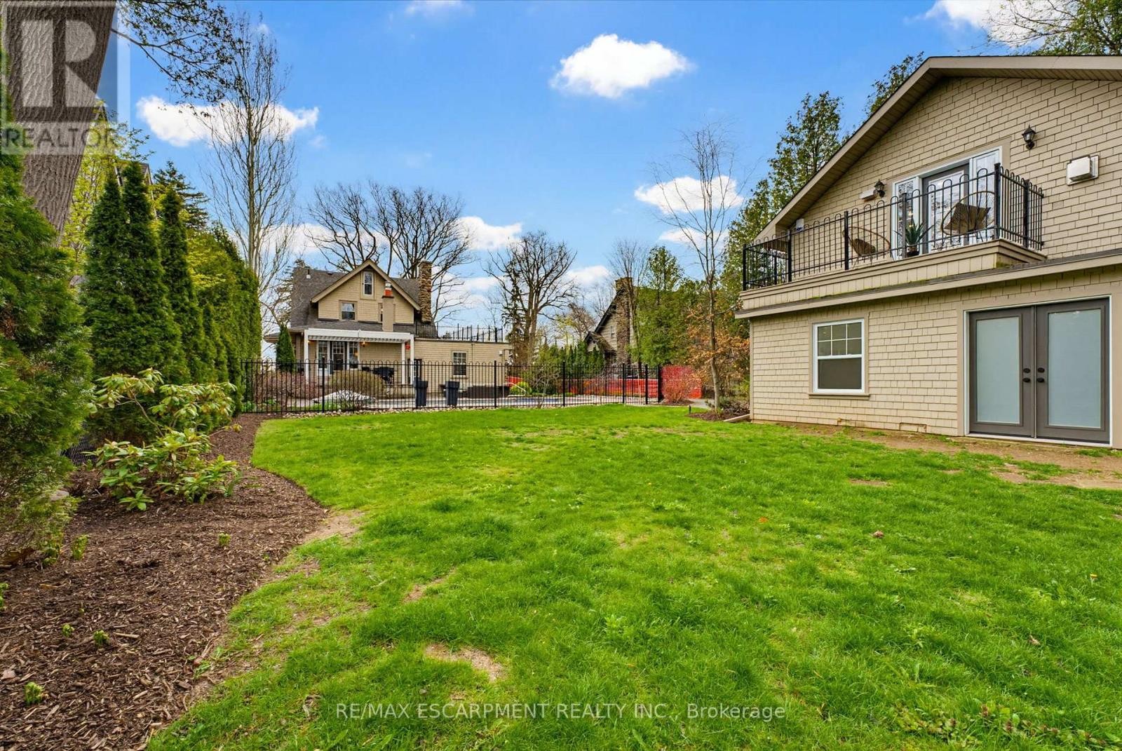 3083 Lakeshore Road, Burlington, ON
