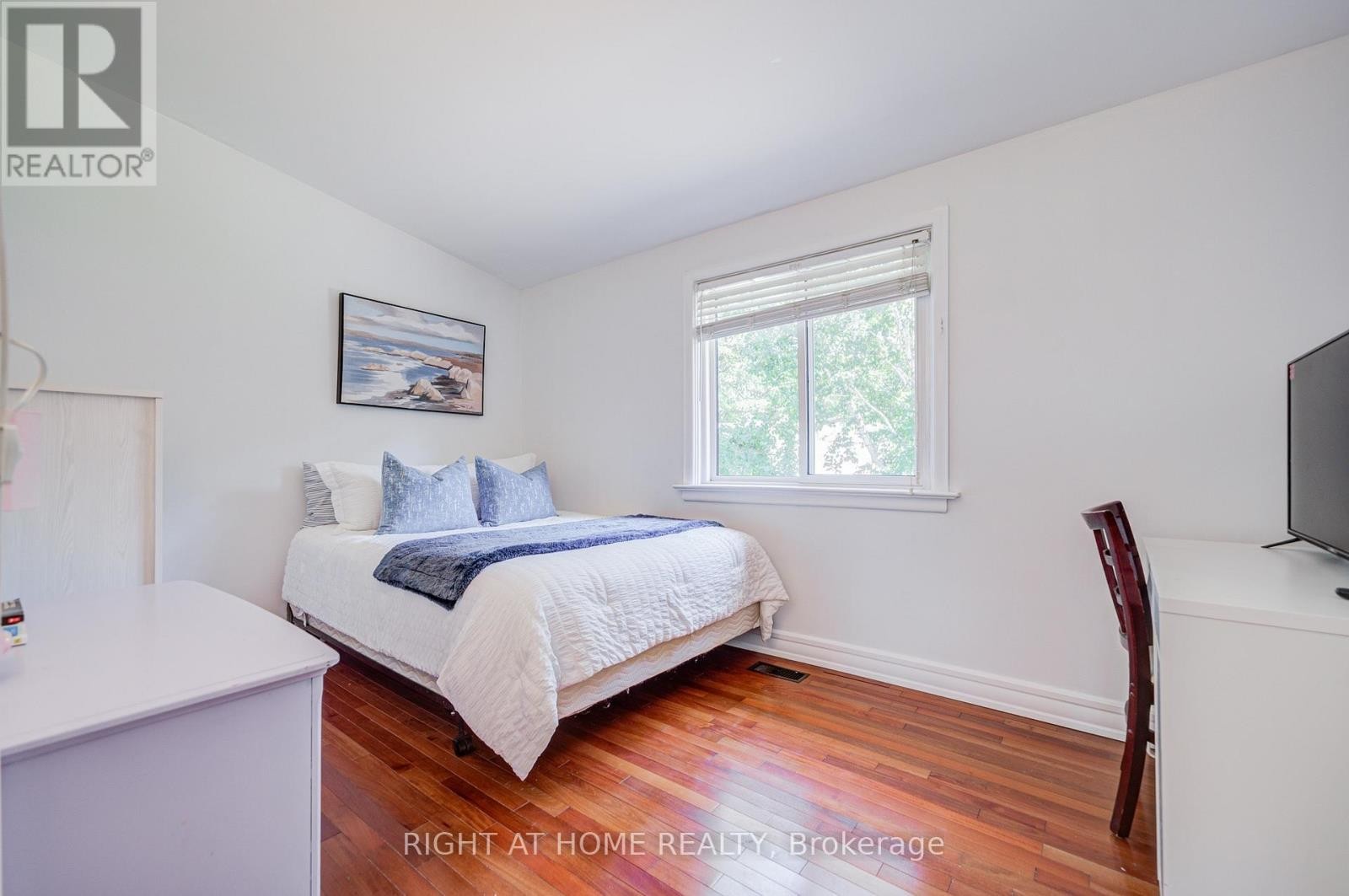 Bedroom 2 - 1600 Boxwood Way, Mississauga, ON