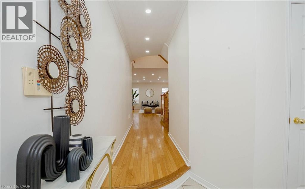 2452 Pathfinder Drive, Burlington, ON