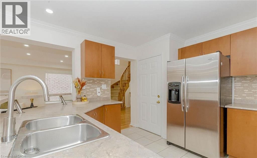 2452 Pathfinder Drive, Burlington, ON
