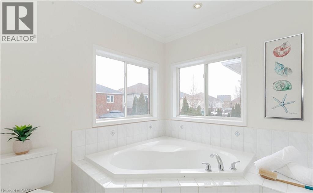 2452 Pathfinder Drive, Burlington, ON