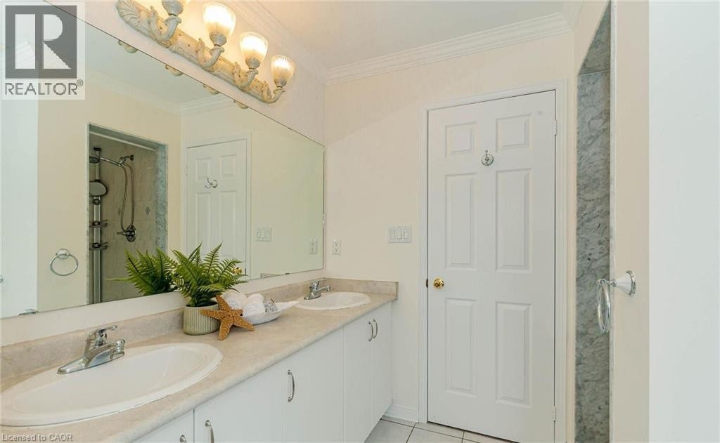 2452 Pathfinder Drive, Burlington, ON