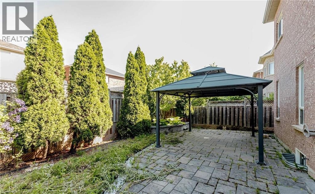 2452 Pathfinder Drive, Burlington, ON