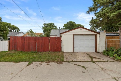 1396 Lincoln Avenue, Winnipeg, MB 