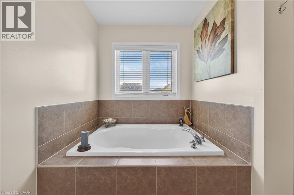 Bathroom featuring a bath - 97 Sirente Drive, Hamilton, ON