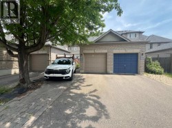 8 BAFFIN COURT Richmond Hill, ON L4B 4J7