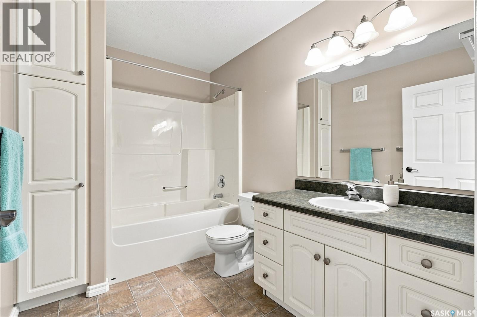 5012 Central Avenue, Waldheim, SK