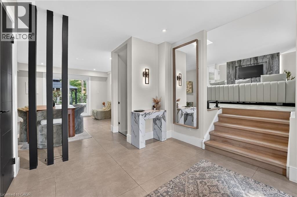 9 Leslie Drive, Hamilton, ON