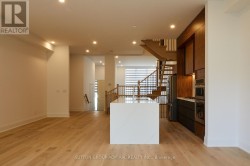 18 DIREZZE COURT Richmond Hill, ON L4C 5T8
