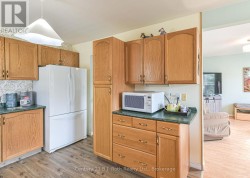 Abundance of cupboards - 