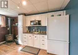 Kitchenett/coffee bar - 