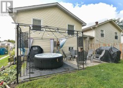 Relaxing hot tub and patio - 