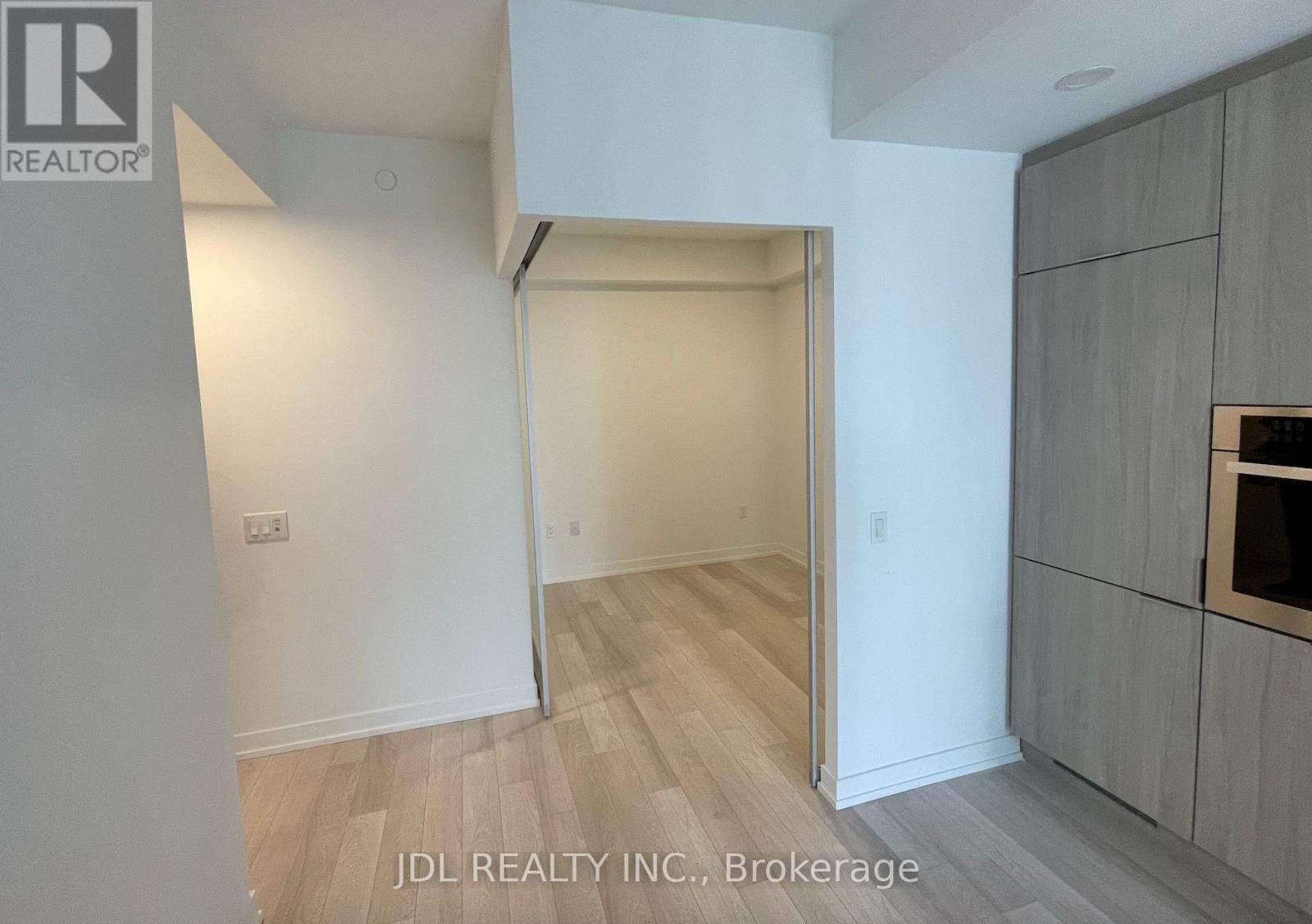 39 Roehampton Avenue, Toronto, ON