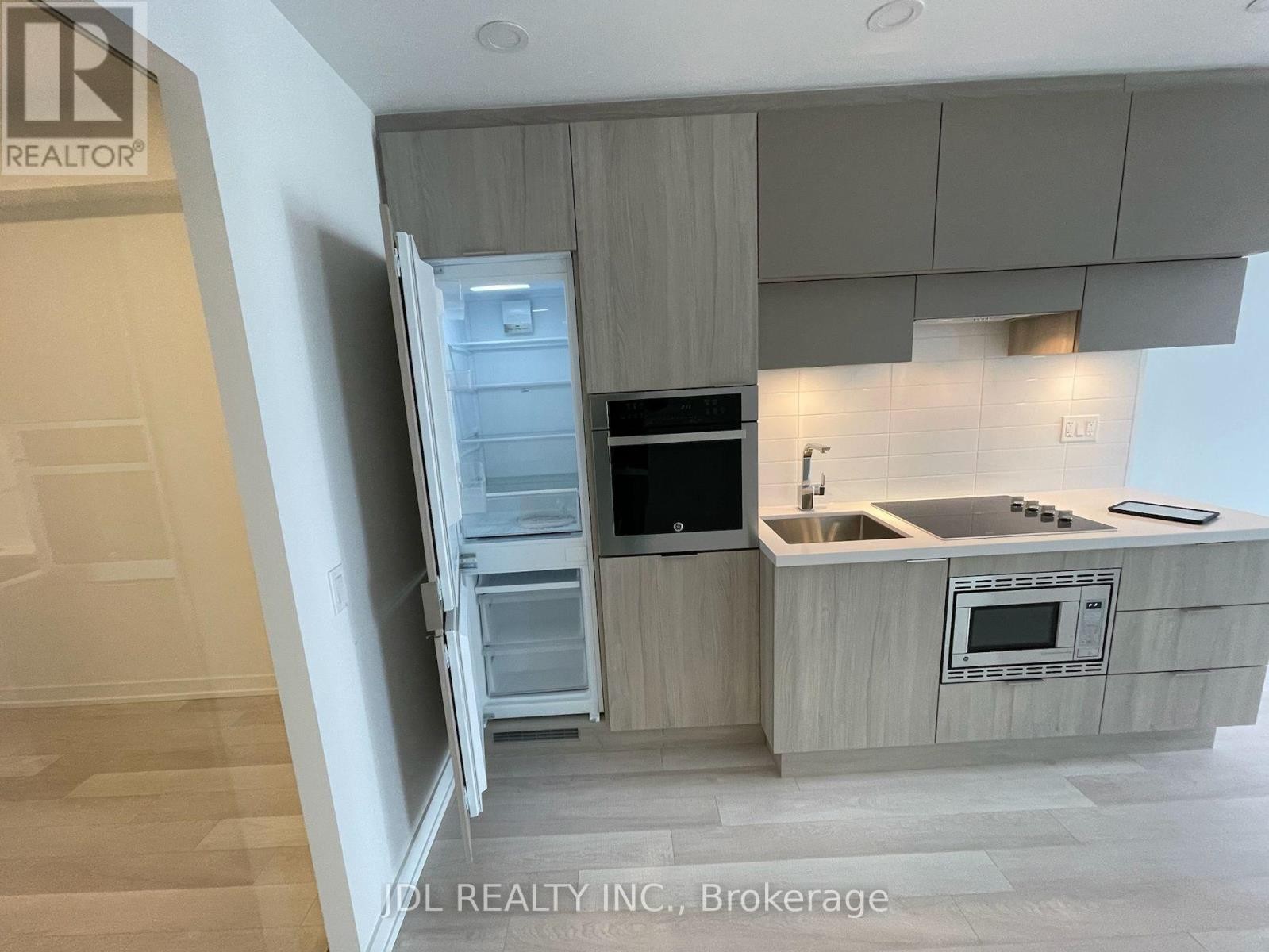 39 Roehampton Avenue, Toronto, ON