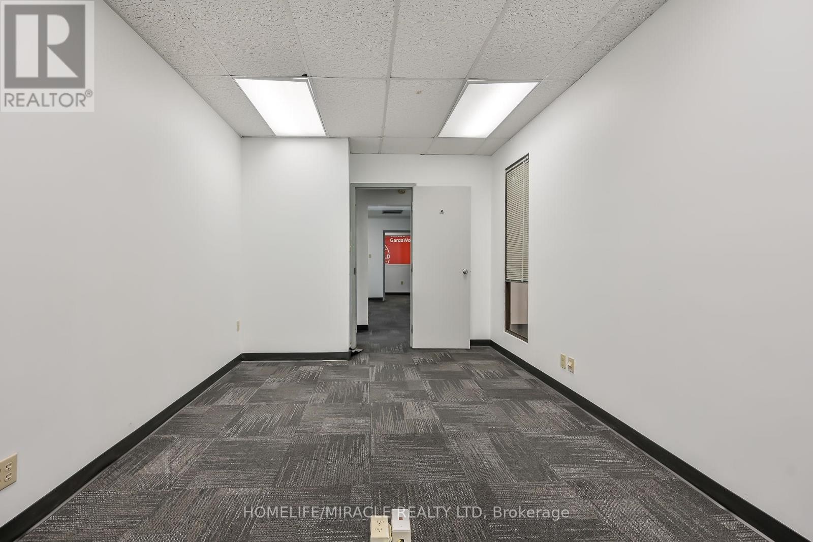 54 Centennial Parkway N, Hamilton, ON