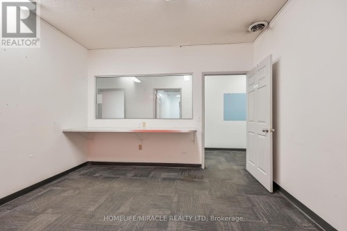 54 Centennial Parkway N, Hamilton, ON 