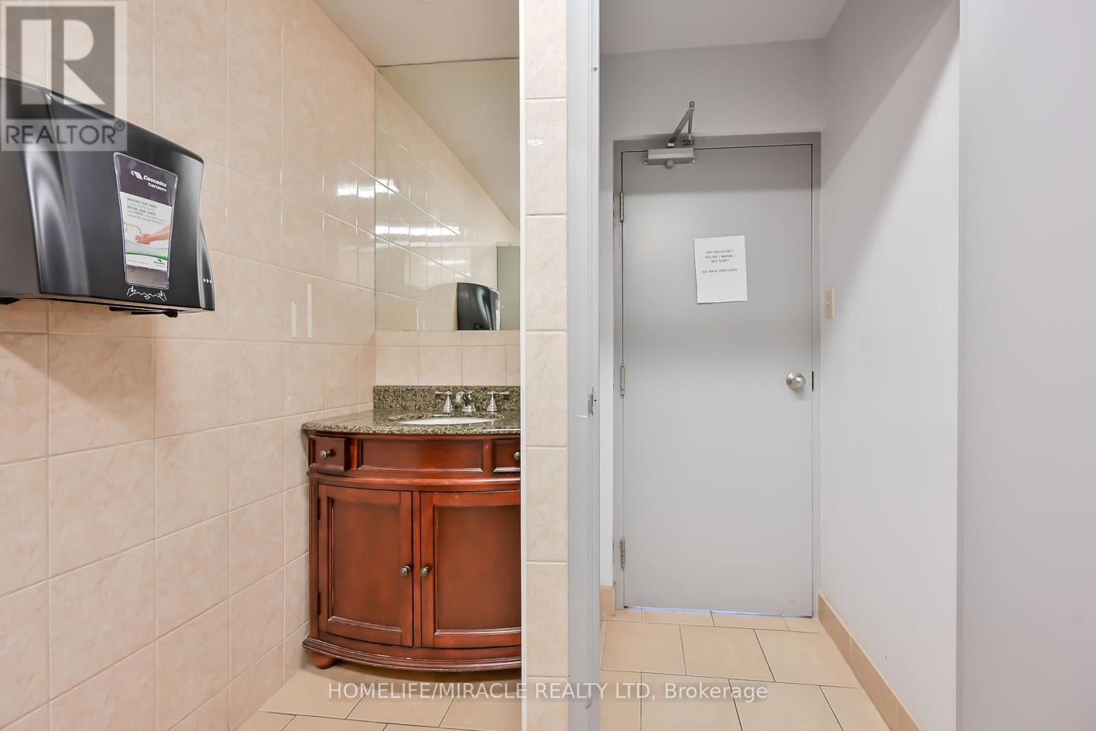 54 Centennial Parkway N, Hamilton, ON