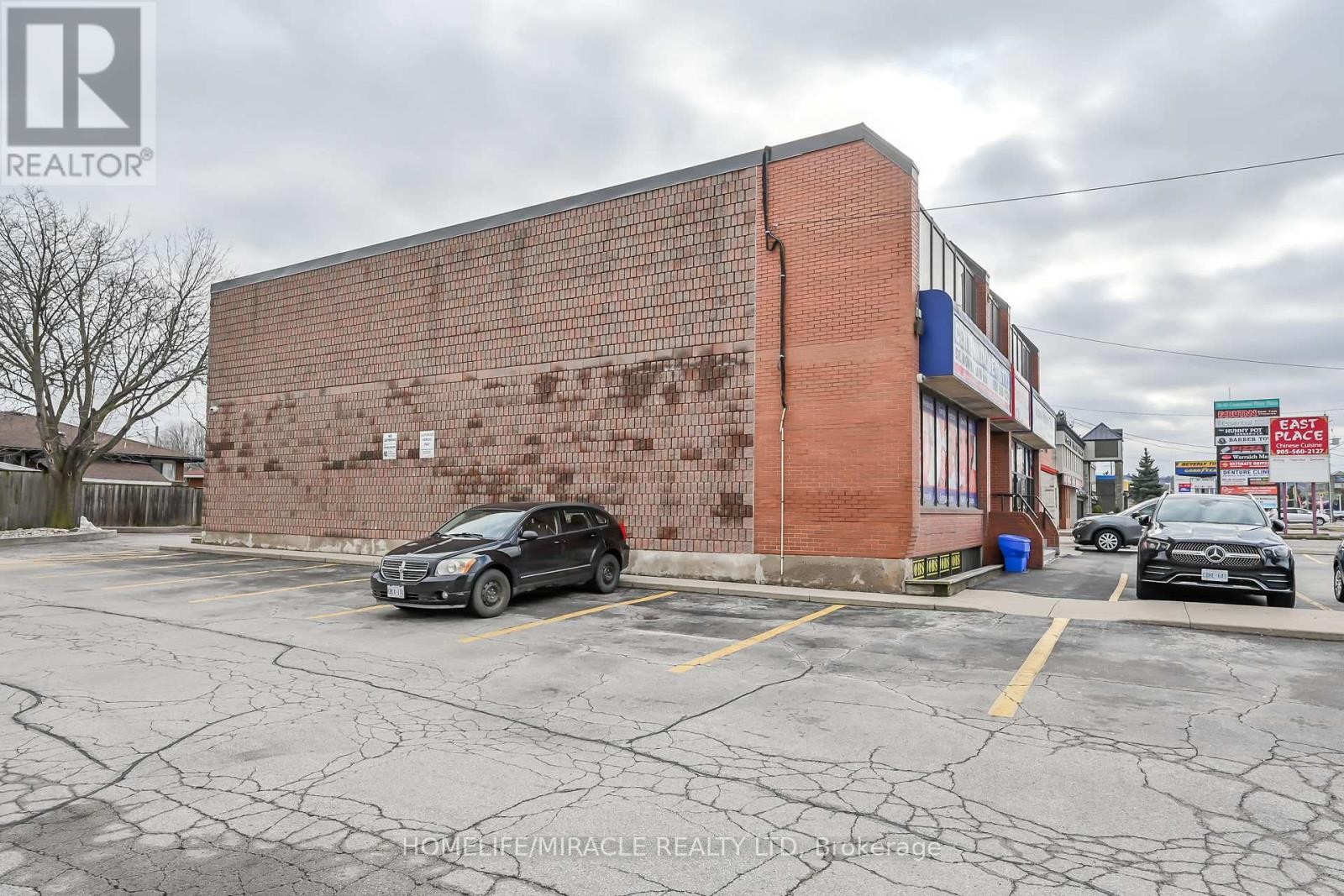 54 Centennial Parkway N, Hamilton, ON
