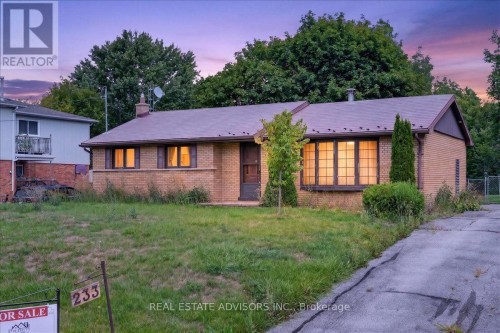 233 EAST STREET  East Gwillimbury, ON L9N 1K8