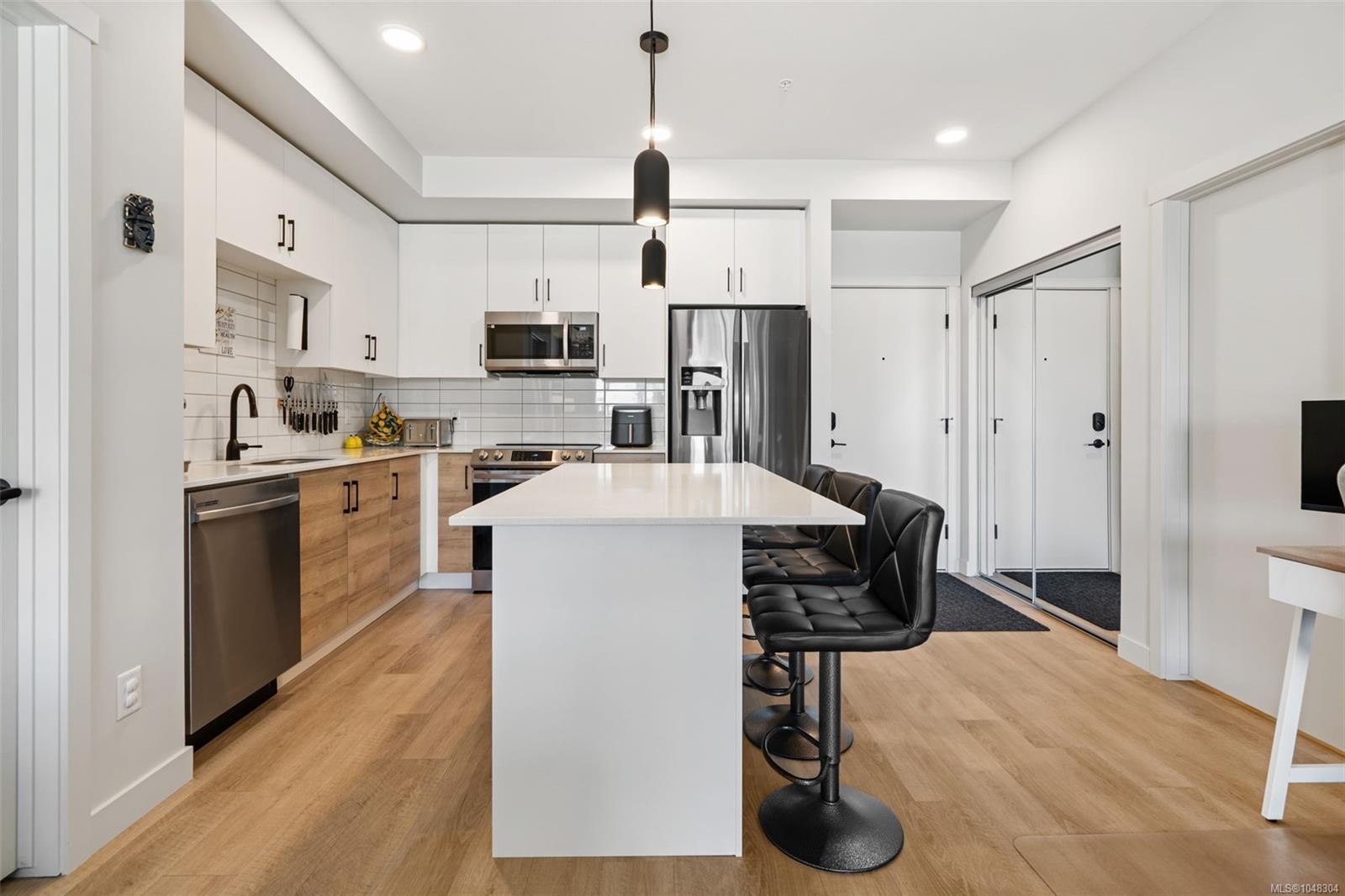 #302-2469 Gateway Rd, Langford, BC