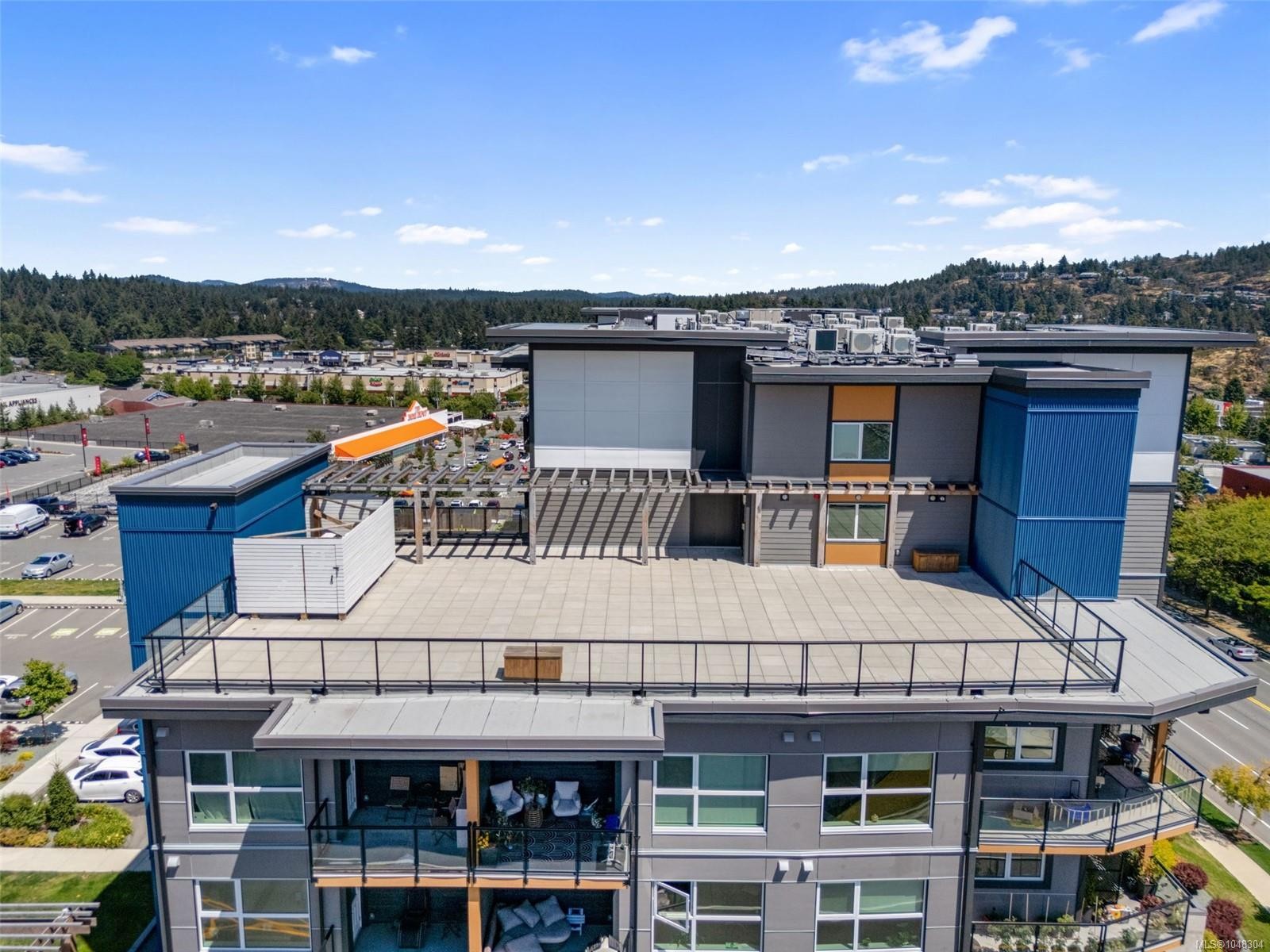 #302-2469 Gateway Rd, Langford, BC