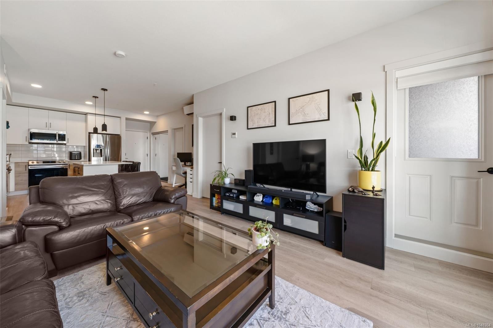 #302-2469 Gateway Rd, Langford, BC