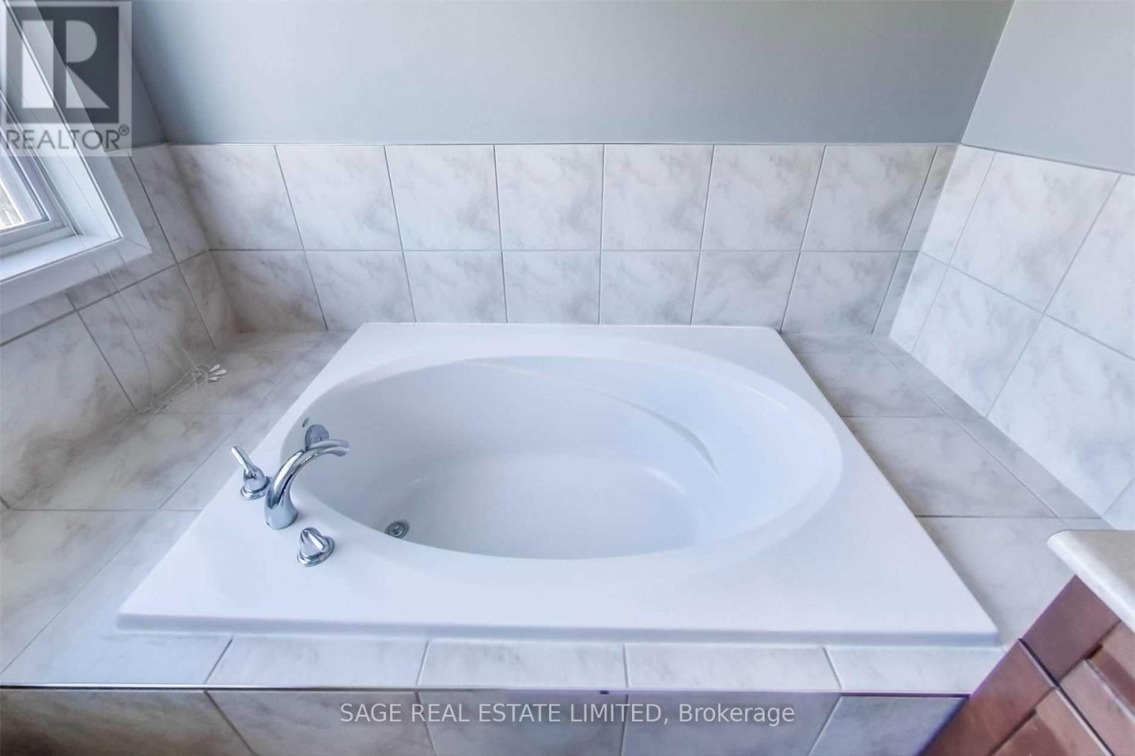 1131 Barr Crescent, Milton, ON