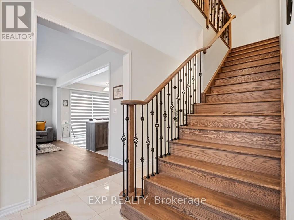 Upgraded stairs and spindles - 2 Sun Haven Lane, Thorold (Rolling Meadows), ON